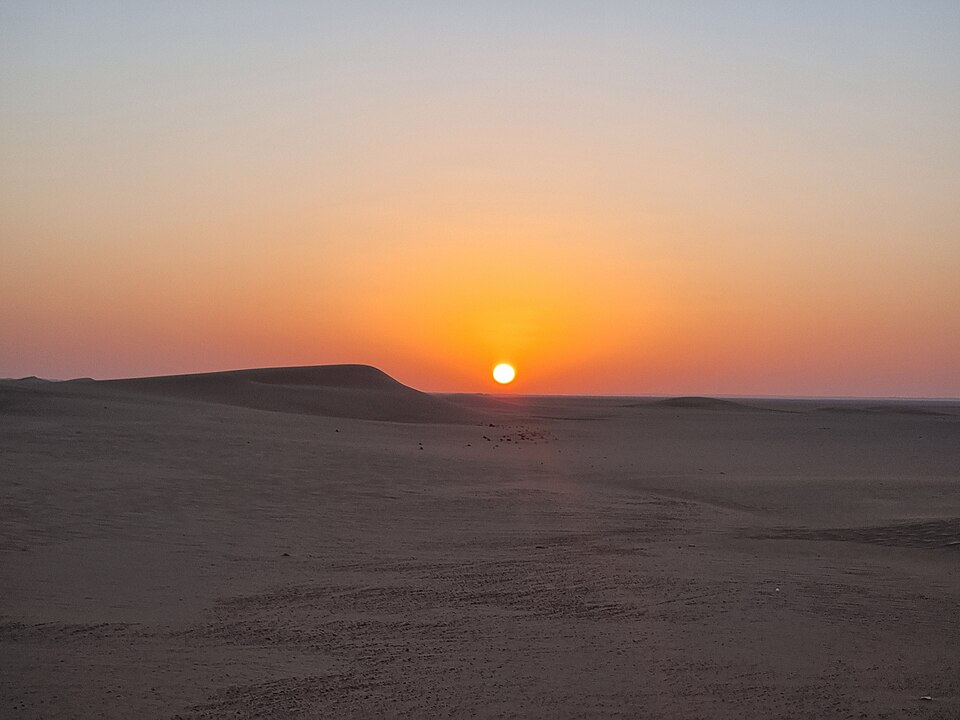سماء صافية ليلاً